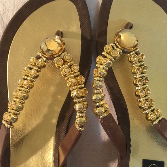 NWOT. Grandco Sandals - Picture 2 of 5